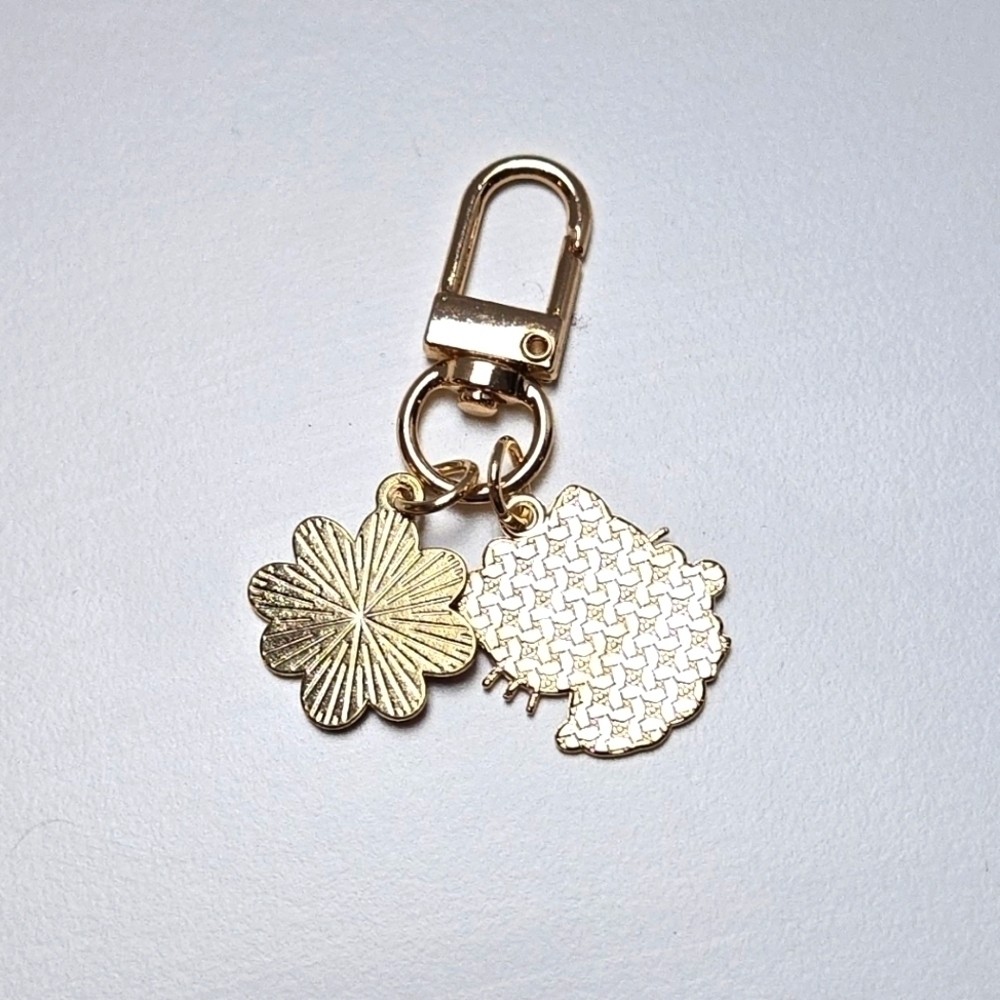 Winking Hello Kitty Keychain - Picture 5 of 6